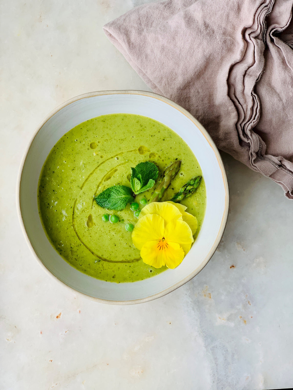 Grüne Frühlingssuppe